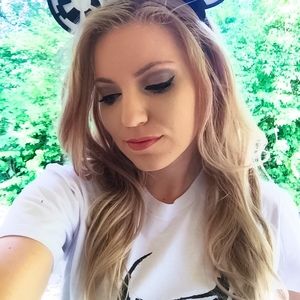 Meet your Posher, Casey